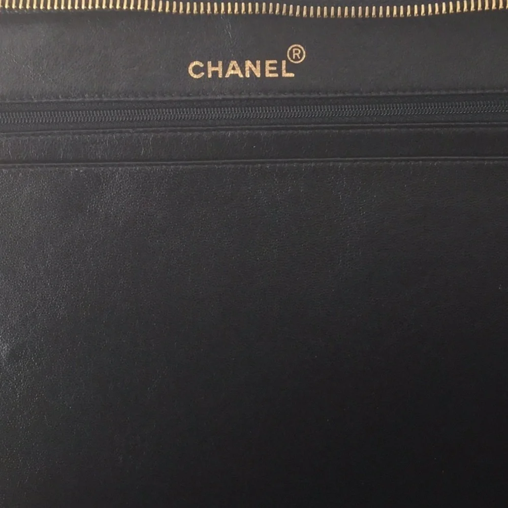 CHANEL Vintage Quilted Patent Leather Large Lunch Box Bag !Rare! - Picture 16 of 17